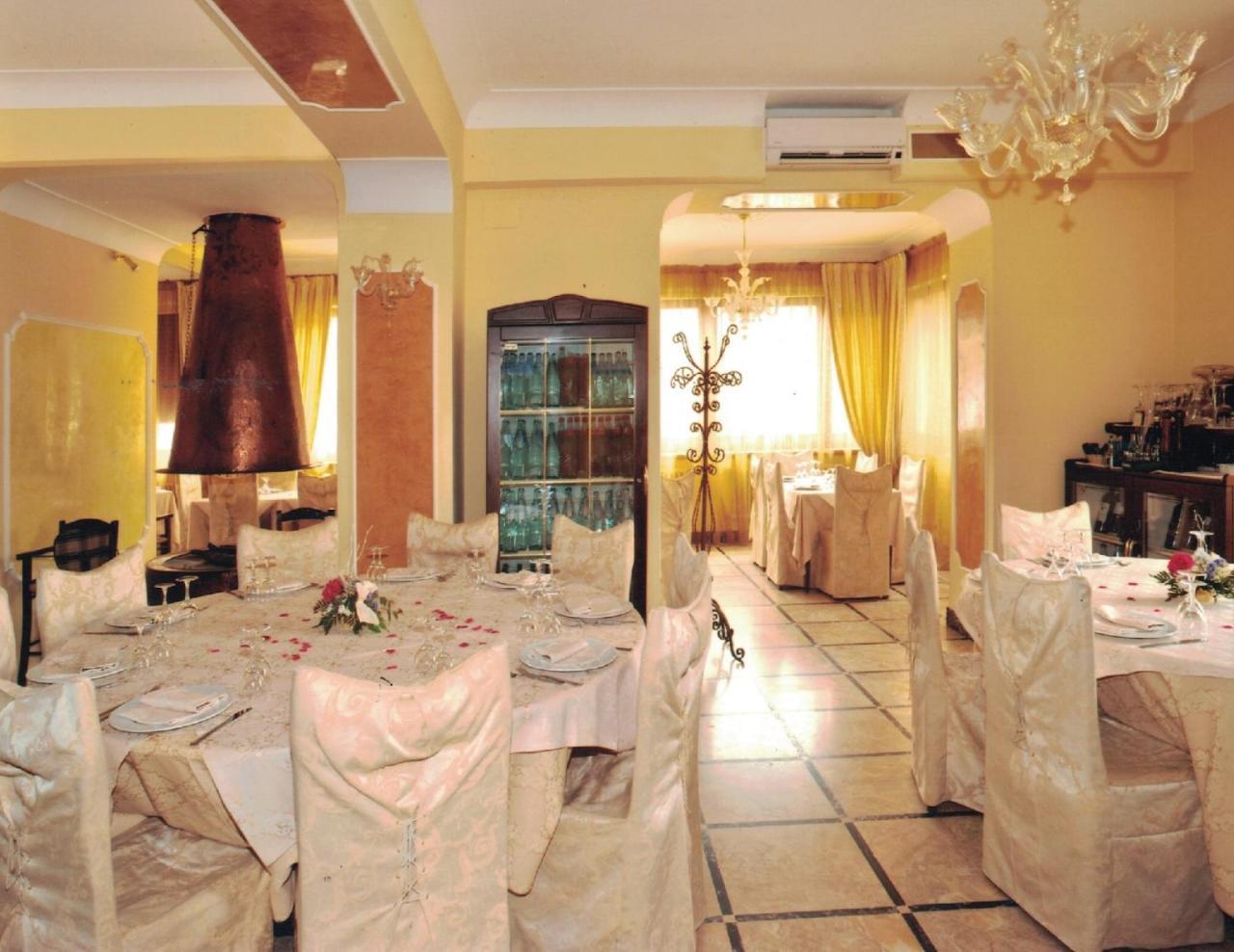 Albergo La Perla Civitella Roveto ภายนอก รูปภาพ
